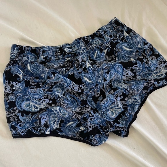 Garage Women’s Vintage Floral Print Shorts Blue/Black/White Stretchy Size L - Picture 8 of 10